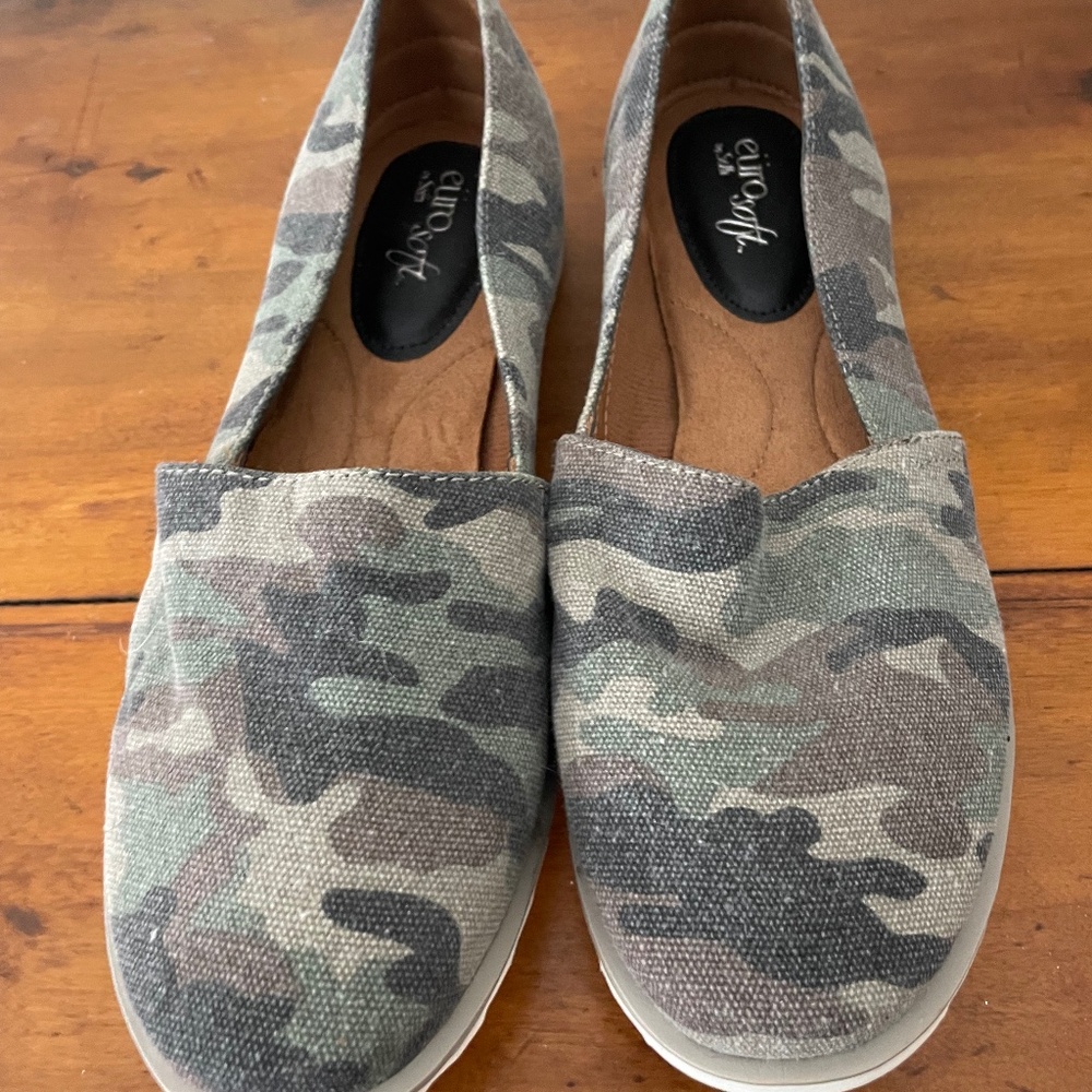 Women's camouflage slip ons